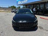 Used 2022 Hyundai Elantra SEL image 2