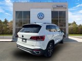 Certified 2022 Volkswagen Taos SE image 2