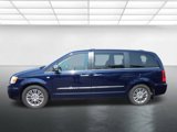 Used 2014 Chrysler Town & Country Touring-L image 4