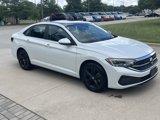 Used 2023 Volkswagen Jetta SE image 2