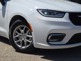 Certified 2023 Chrysler Pacifica Touring-L image 3