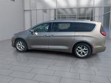Used 2017 Chrysler Pacifica Limited w/ UConnect Theater Package image 5