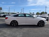 Used 2018 Honda Accord Sport image 6