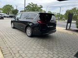 Used 2023 Chrysler Pacifica Touring-L image 4