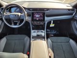 New 2025 Jeep Grand Cherokee L Laredo image 4