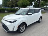 Used 2023 Kia Soul LX w/ LX Technology Package image 3