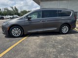 Used 2017 Chrysler Pacifica Touring-L image 2