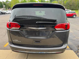 Used 2017 Chrysler Pacifica Touring-L image 4