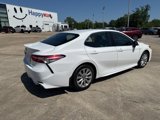 Used 2020 Toyota Camry SE image 2