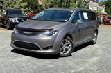 Used 2017 Chrysler Pacifica Limited image 2