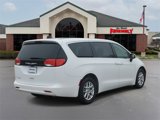 Used 2022 Chrysler Voyager LX image 4