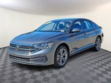 Used 2024 Volkswagen Jetta SE image 3