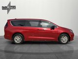New 2025 Chrysler Pacifica Select image 4