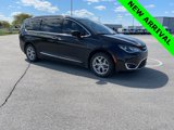 Used 2017 Chrysler Pacifica Touring-L Plus w/ Advanced Safetytec Group image 2