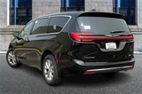 New 2025 Chrysler Pacifica Select image 3