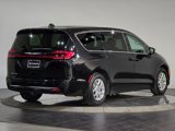 Used 2023 Chrysler Pacifica Touring-L image 5