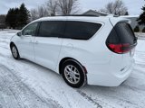 Used 2022 Chrysler Pacifica Touring-L image 6