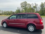 Used 2015 Chrysler Town & Country Touring image 4