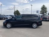 Used 2022 Chrysler Pacifica Touring-L image 2