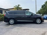 Used 2017 Chrysler Pacifica Touring-L image 3
