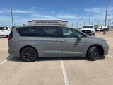 Used 2022 Chrysler Pacifica Limited w/ S Appearance Package image 2