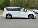 Used 2022 Chrysler Pacifica Touring-L image 2