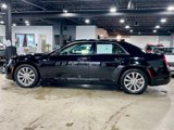 Used 2018 Chrysler 300 Touring L image 2