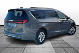 Used 2022 Chrysler Pacifica Touring-L image 2