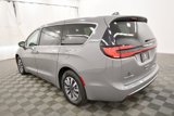 Used 2022 Chrysler Pacifica Touring-L image 5