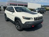 Used 2019 Jeep Cherokee Trailhawk image 3