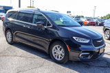 Used 2022 Chrysler Pacifica Touring-L image 3