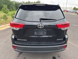 Used 2017 Toyota Highlander AWD V6 image 2