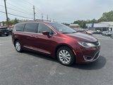 Used 2017 Chrysler Pacifica Touring-L image 2