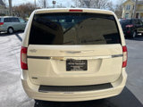 Used 2014 Chrysler Town & Country Touring image 3