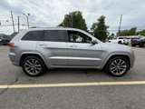 Used 2017 Jeep Grand Cherokee Overland image 2
