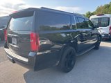 Used 2018 Chevrolet Suburban LT image 3