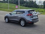 Used 2018 Nissan Rogue SV image 3
