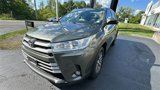 Used 2018 Toyota Highlander XLE image 2