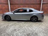 Used 2018 Toyota Camry SE image 2