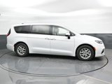 Used 2023 Chrysler Pacifica Touring-L image 3
