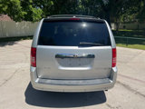 Used 2010 Chrysler Town & Country Touring image 5
