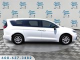 Used 2024 Chrysler Pacifica Touring-L image 4