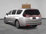 New 2025 Chrysler Pacifica Select image 4