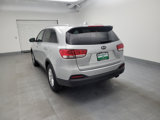 Used 2017 Kia Sorento LX w/ LX Convenience Package image 5