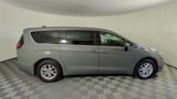 Used 2023 Chrysler Pacifica Touring-L image 3