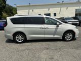 Used 2021 Chrysler Pacifica Touring-L image 2