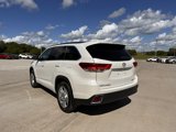 Used 2017 Toyota Highlander Limited image 3