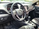 Used 2017 Jeep Cherokee Trailhawk image 5
