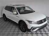 Used 2022 Volkswagen Tiguan SE w/ Panoramic Sunroof Package image 2