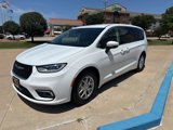 Used 2023 Chrysler Pacifica Touring-L image 4